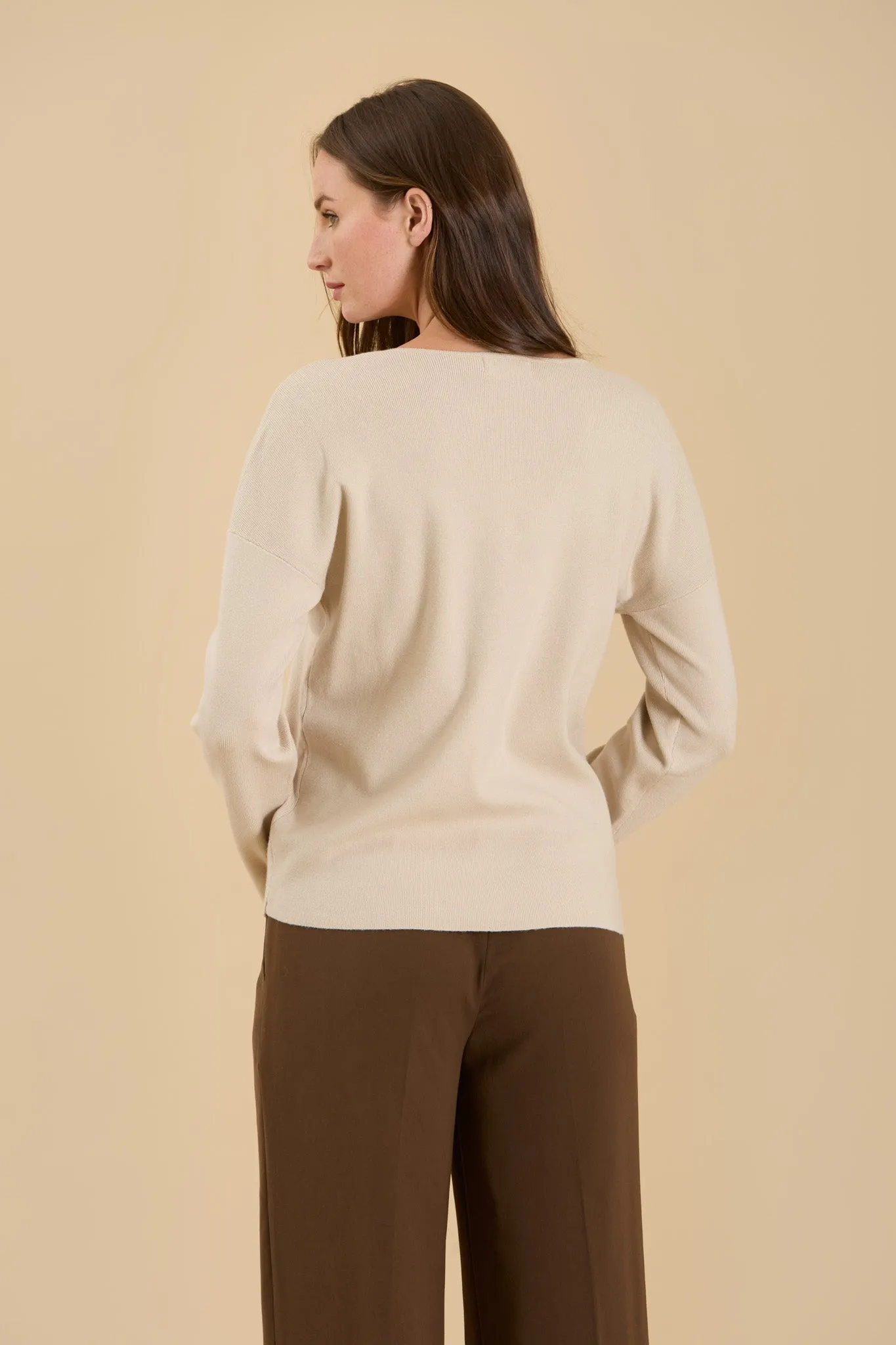 SOLID V NECK FRONT SEAM KNIT SWEATER